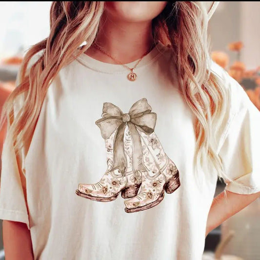 BOOTS AND BOWS TEE/SWEATSHIRT