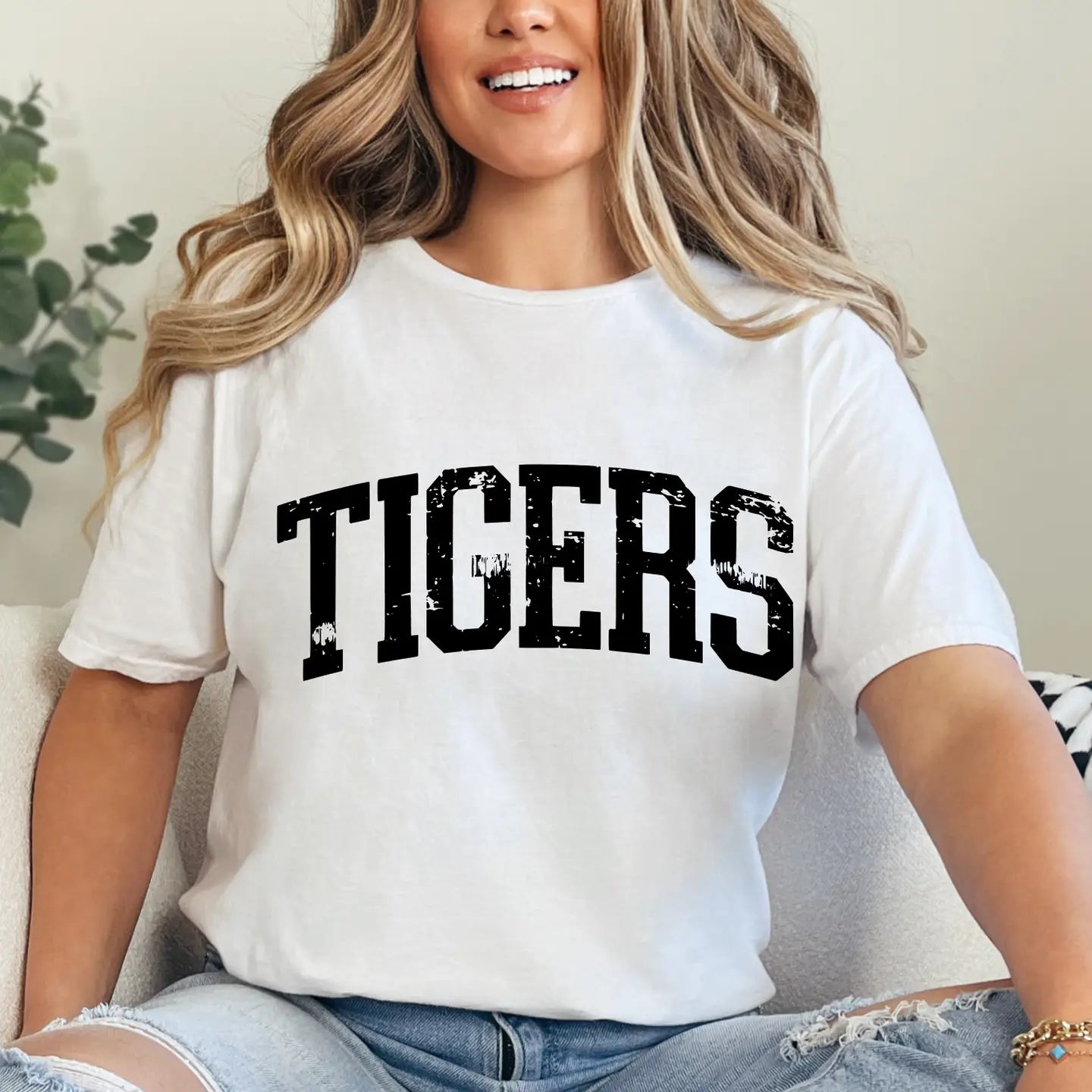 TIGERS CREWNECK TEE/SWEATSHIRT